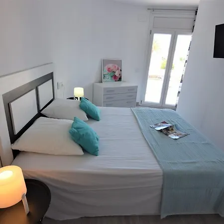 392- Casa Al Canal Con Amarre Y Jacuzzi Villa Empuriabrava